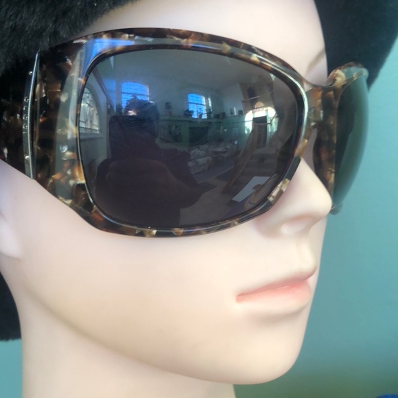 Gucci Sunglasses - Picture 4 of 7